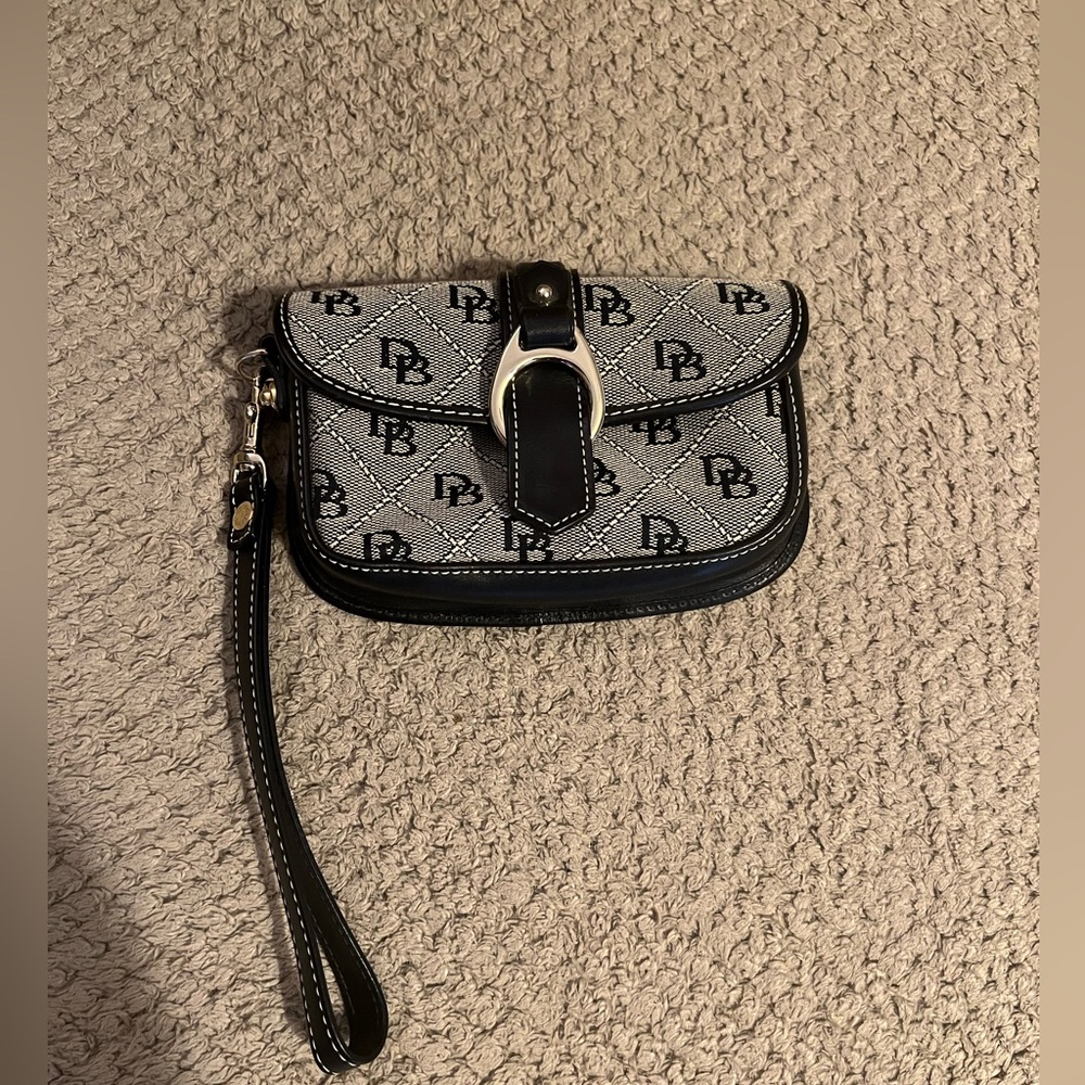 Dooney and Bourke Black Wristlet EUC!